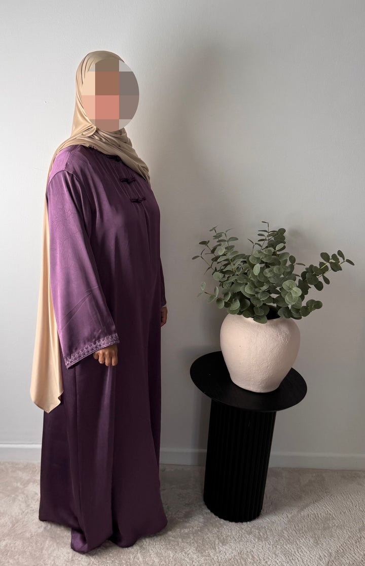 Amirah Embroidered Abaya – Elegant Modest Maxi Dress with Asian-Inspired Collar