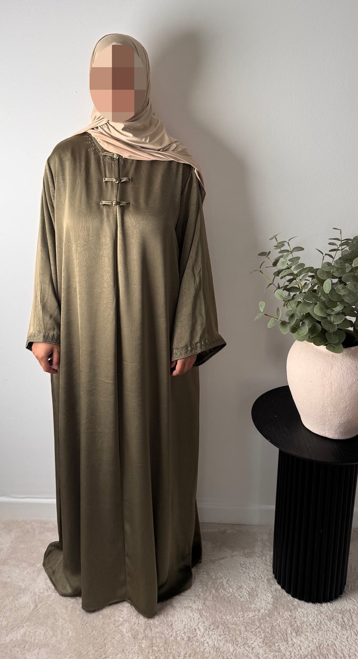 Amirah Embroidered Abaya – Elegant Modest Maxi Dress with Asian-Inspired Collar