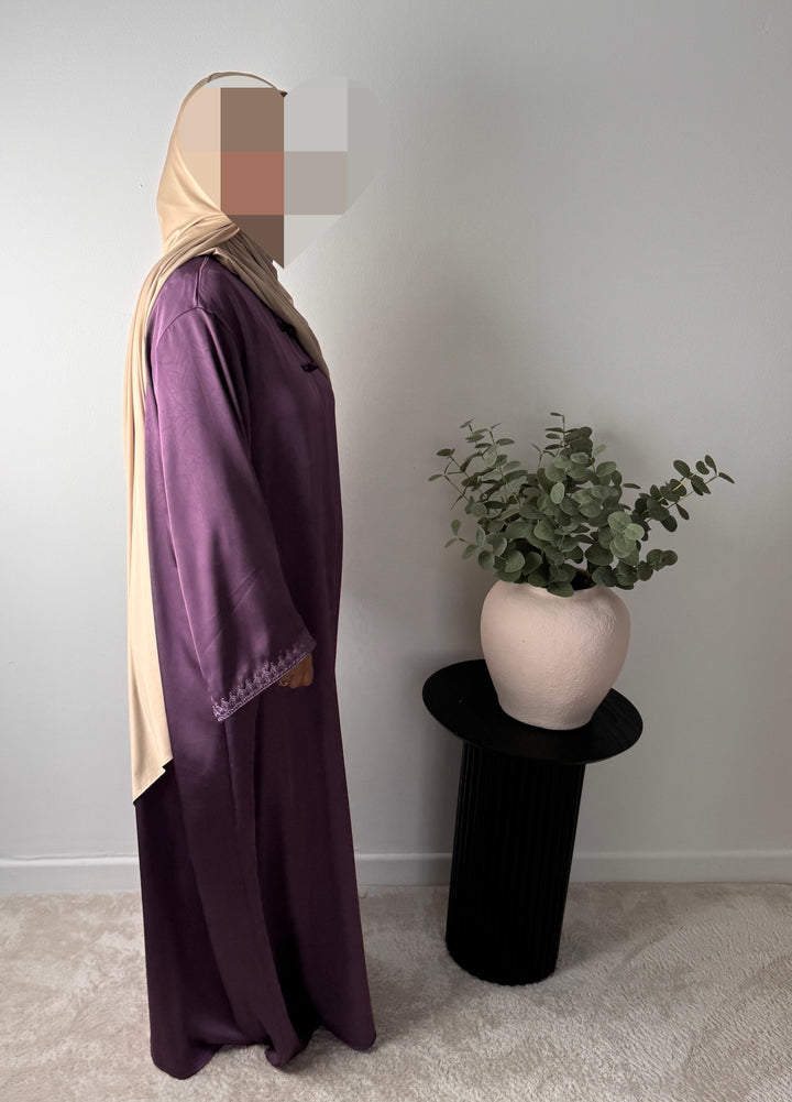 Amirah Embroidered Abaya – Elegant Modest Maxi Dress with Asian-Inspired Collar