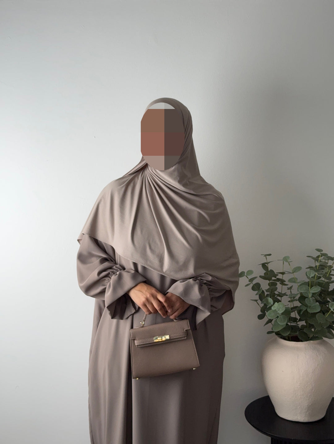 Maryam Medina Silk Abaya – Elegant Modest Maxi Dress with Tulip Sleeves