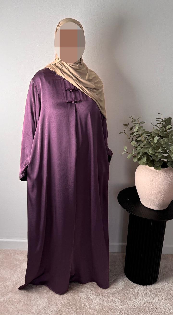 Amirah Embroidered Abaya – Elegant Modest Maxi Dress with Asian-Inspired Collar