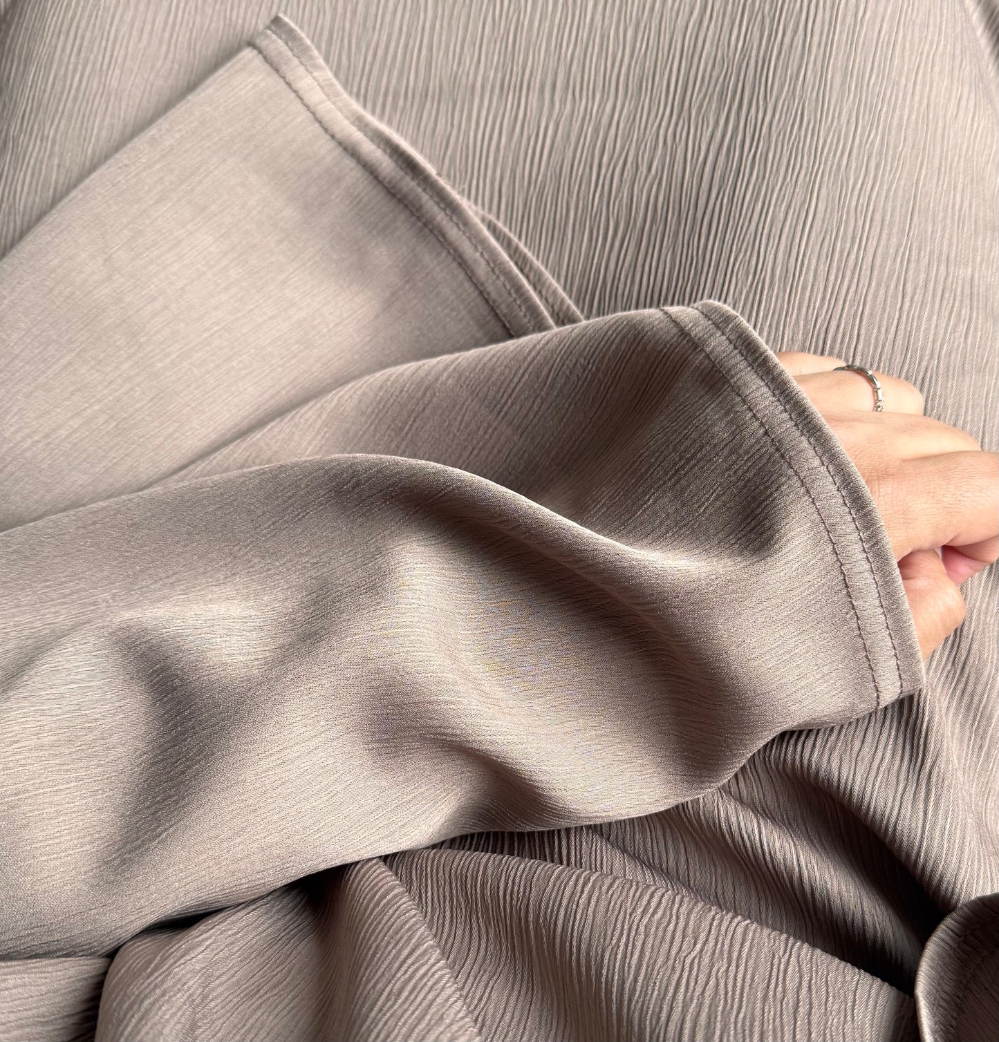 Layana Elegant Zoom Fabric Abaya – Flared Sleeve Modest Maxi Dress