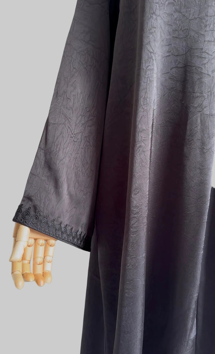 Amirah Embroidered Abaya – Elegant Modest Maxi Dress with Asian-Inspired Collar