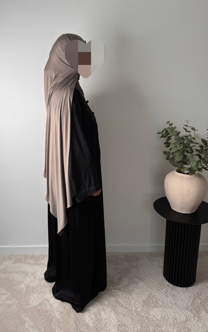 Amirah Embroidered Abaya – Elegant Modest Maxi Dress with Asian-Inspired Collar